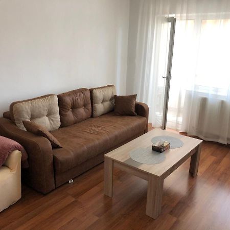 Apartament Targoviste In Regim Hotelier Cu 2 Camere Bagian luar foto