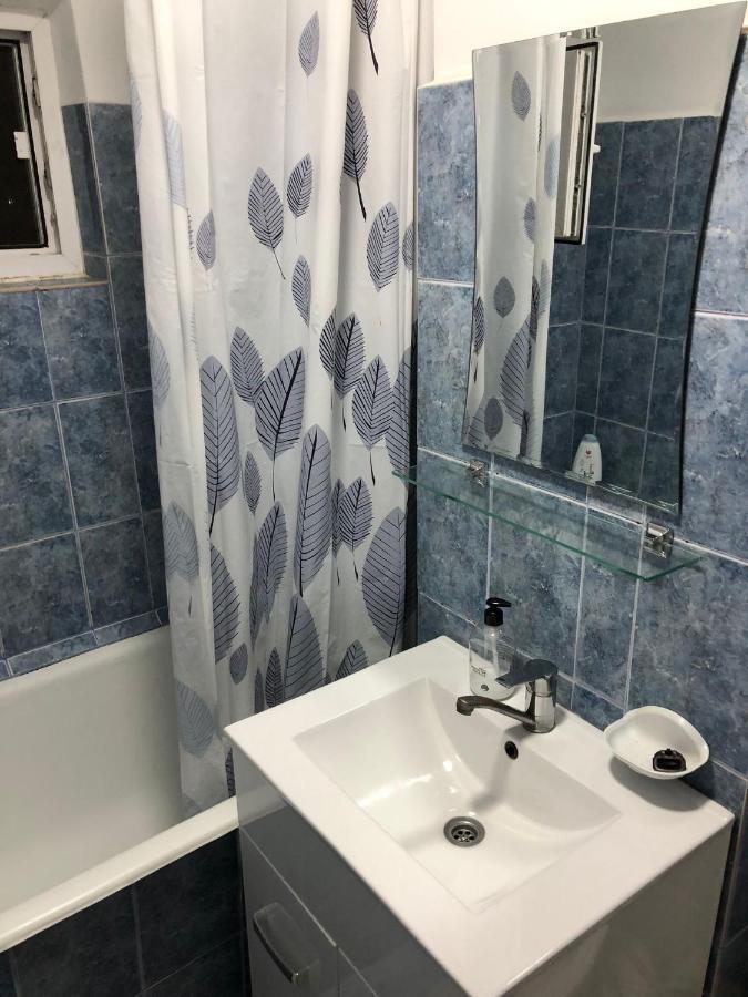 Apartament Targoviste In Regim Hotelier Cu 2 Camere Bagian luar foto